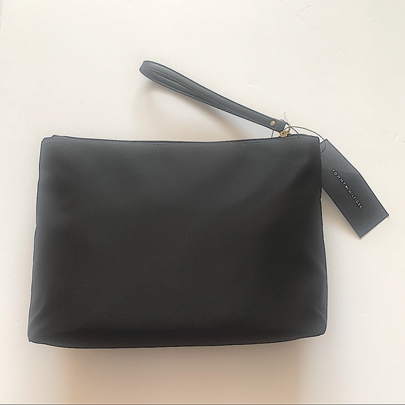 Tommy Hilfiger Black Wristlet NWT - Picture 2 of 6